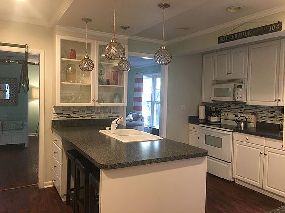 4th image of 1453 Westover Ave