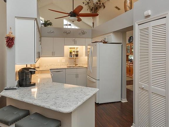 4th image of 2420 Johio Bay Dr