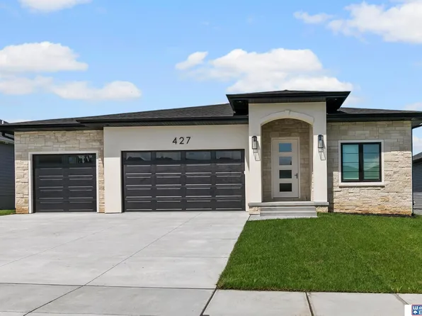 427 Deep Water Dr, Lincoln, NE 68527