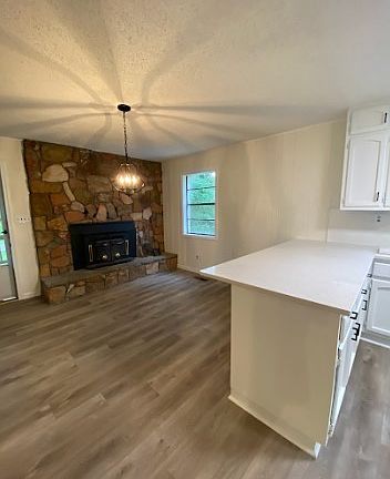 3rd image of 715 Lena Ln