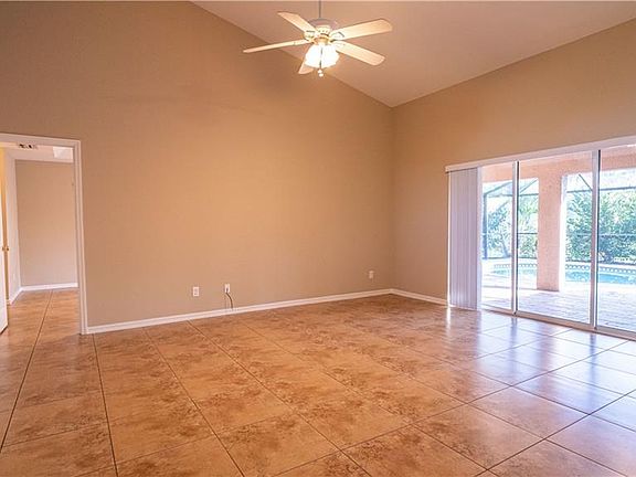 5th image of 118 SE 20th St