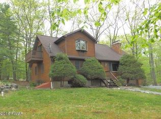 103 Palmetto Dr, Dingmans Ferry, PA 18337