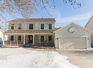 321 Stoney Creek Rd NW, Cedar Rapids, IA 52405