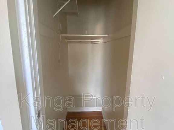 5th image of 523 24th St APT 2