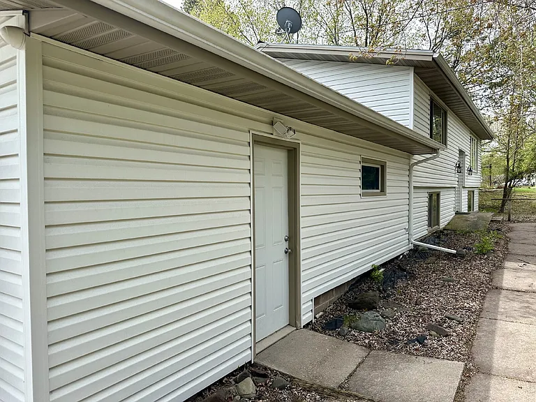 2731 Triggs Ave — Photo 17