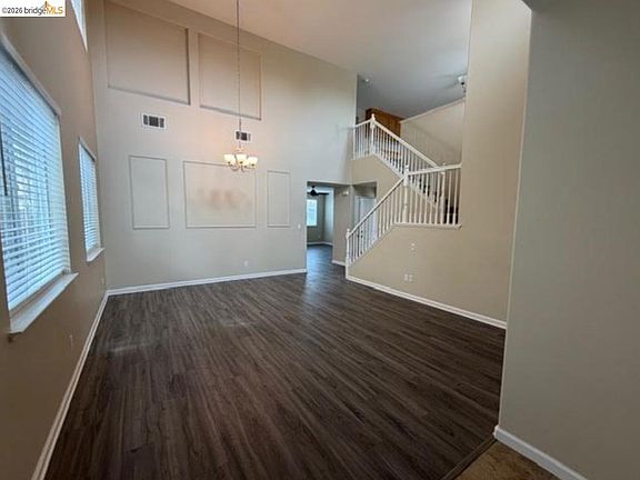 4th image of 111 Tennyson Ct