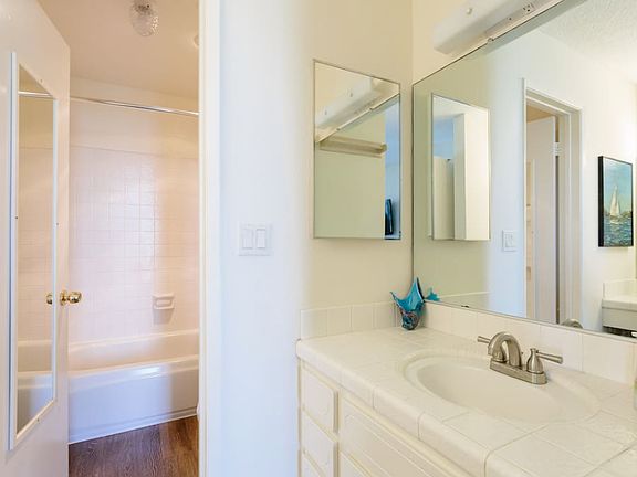 5th image of 2990 Mission Blvd Unit 401