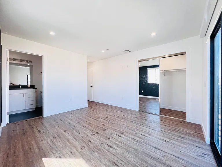 4572 Oakwood Ave — Photo 27