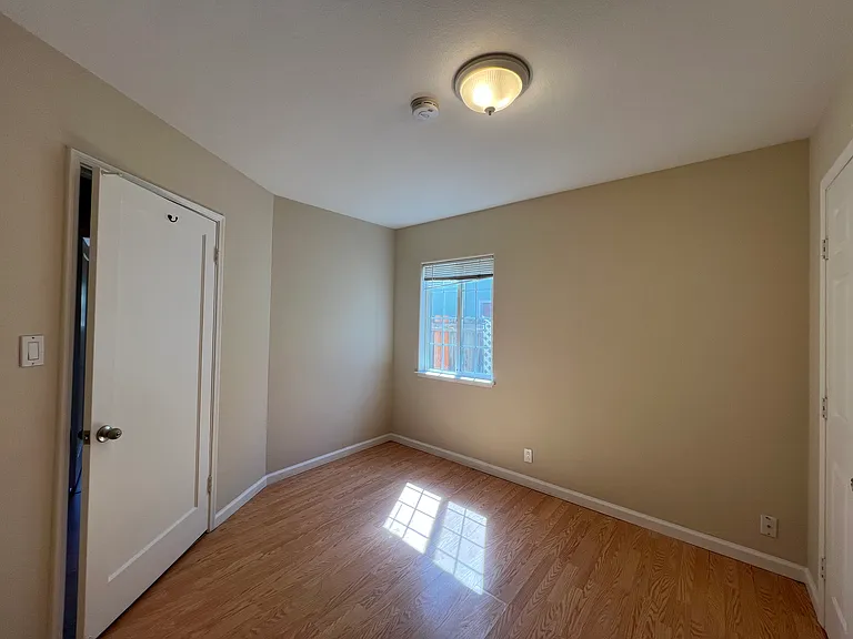 273 Staples Ave — Photo 14