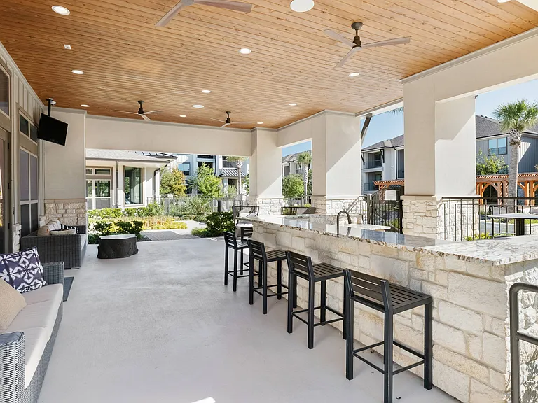Outdoor Kitchen and Lounge