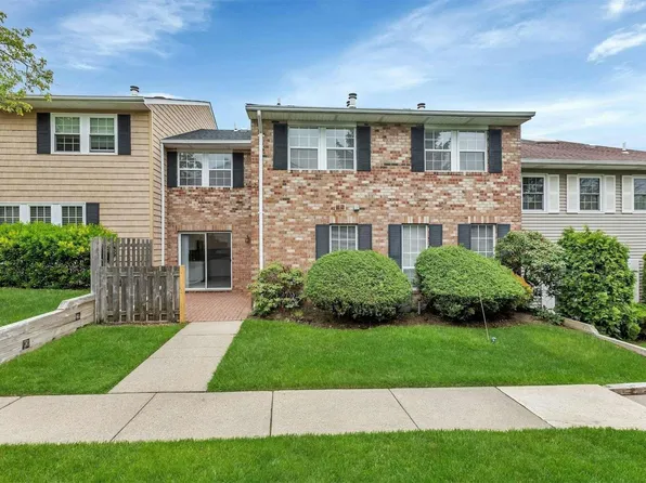 110 Woodlake Drive #110, Woodbury, NY 11797