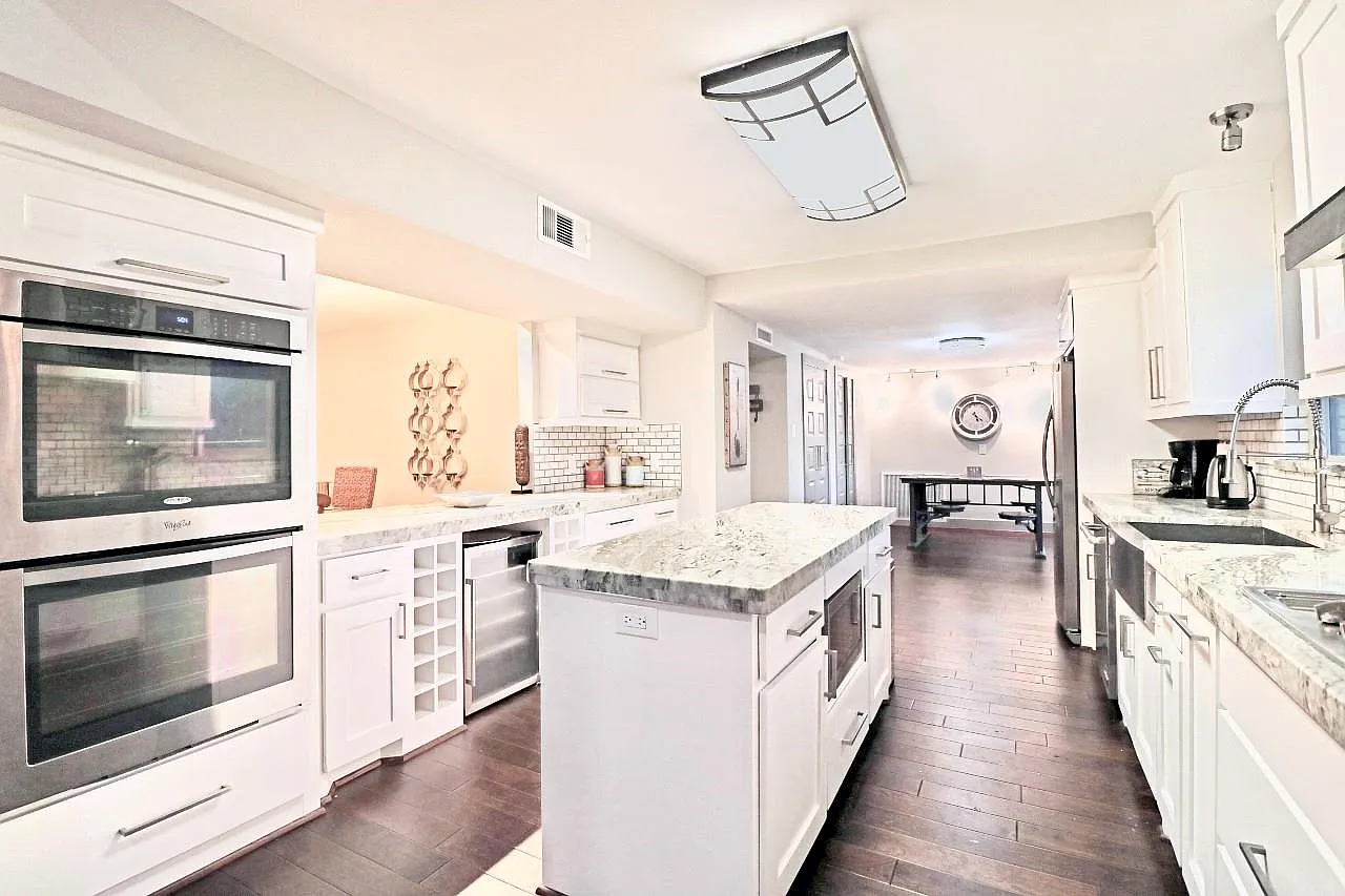 5 bed, 4.0 bath, 2852 sqft, $4,350 — Photo 3