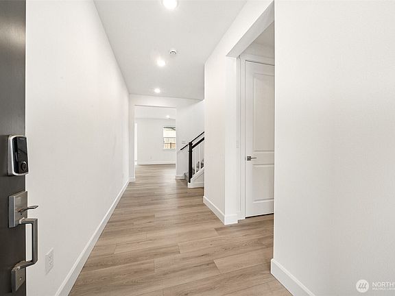 4th image of 968 Lucas Avenue #24