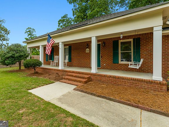 3rd image of 104 Highland Rd