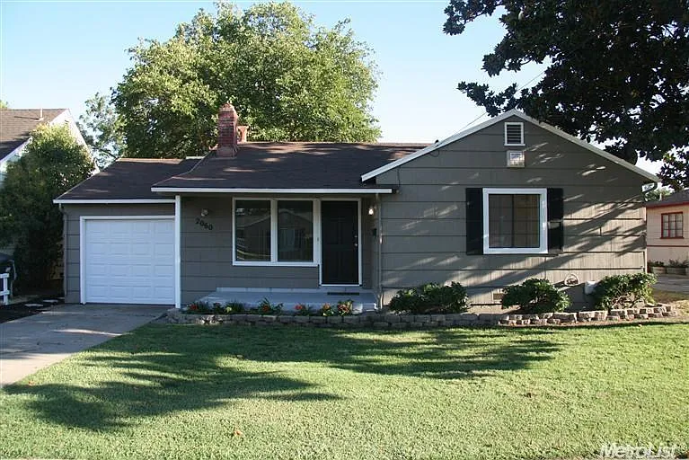 2060 W Country Club Blvd photo 1