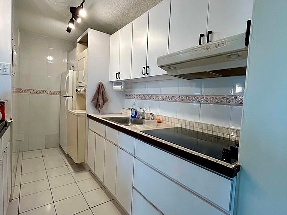 5th image of 1481 Calle Martin Travieso Cond Torrecielo #18C