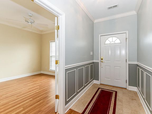 4th image of 504 Willington Pl