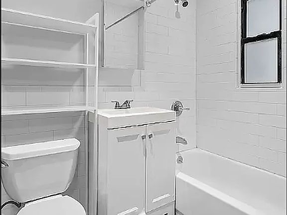 4th image of 1582 York Ave APT 2D