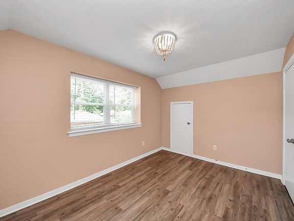 4th image of 308 Wildwood Ln
