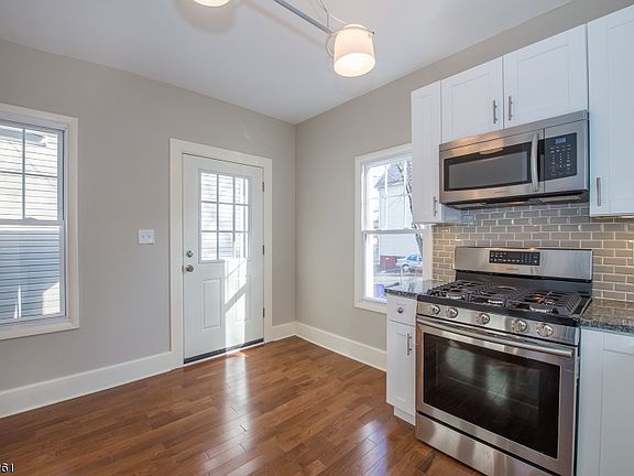 4th image of 291 Elmwood Ave