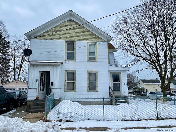 3rd image of 18 Fairview St