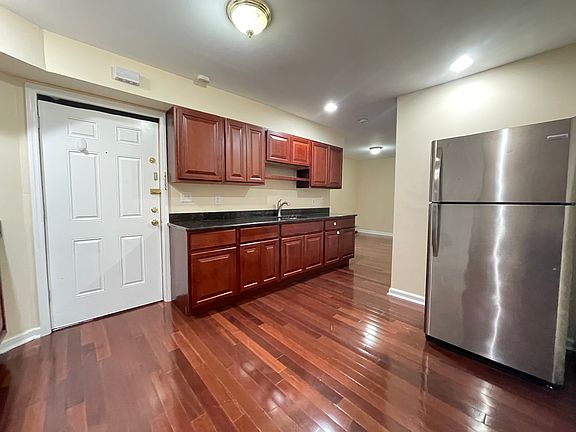 4th image of 569 W Side Ave #1E