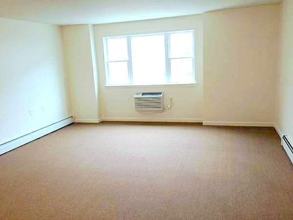 5th image of 9272 Holland Ave