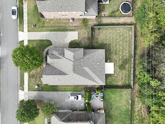 3rd image of 249 Blackthorn Ln