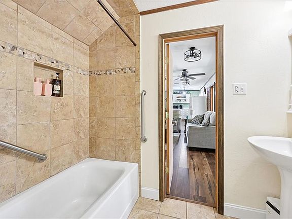 5th image of 607 Cypress Bend Dr
