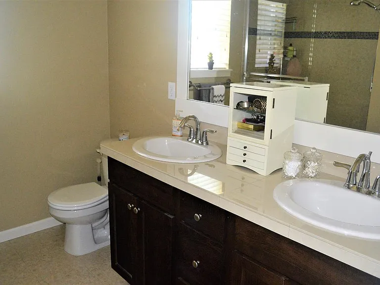301 NE Eaton Ln — Photo 14