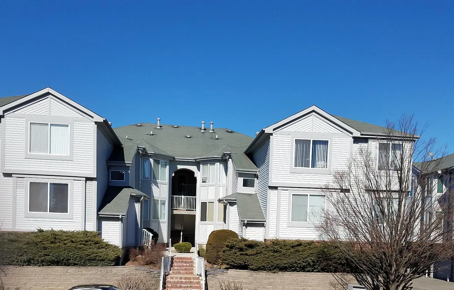 2 bed, 900 sqft, $2,300 — Photo 1