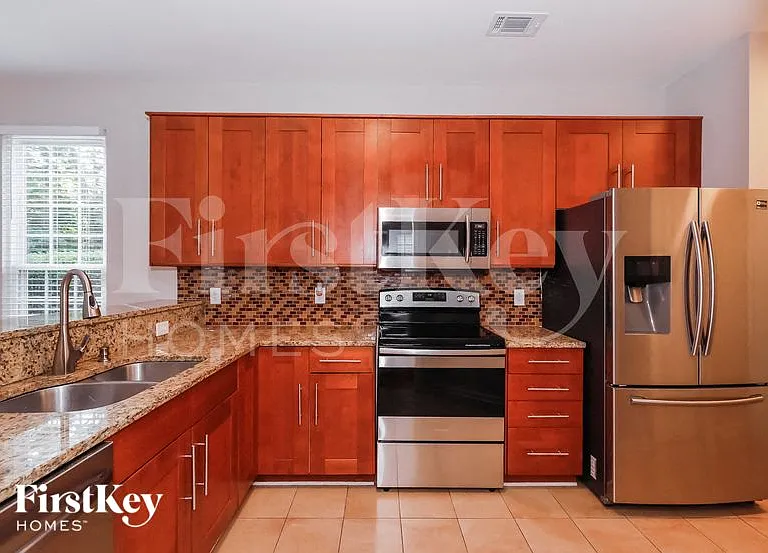 1018 Salmon River Dr — Photo 6