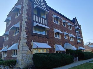5805 W Barry Ave #1E, Chicago, IL 60634