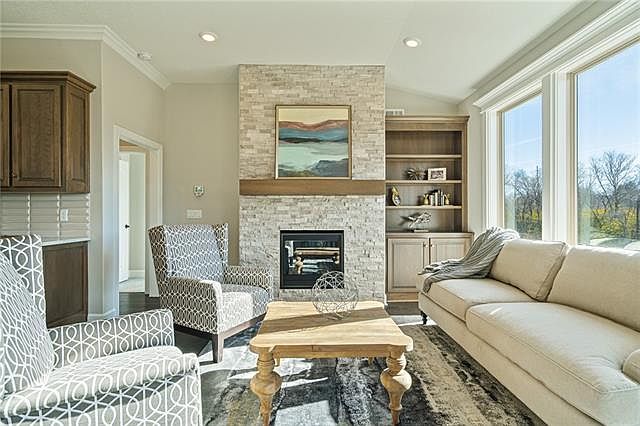 1st image of 2021 NW Ashurst Dr