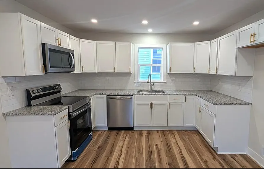 3 bed, 724 sqft, $1,600 — Photo 3