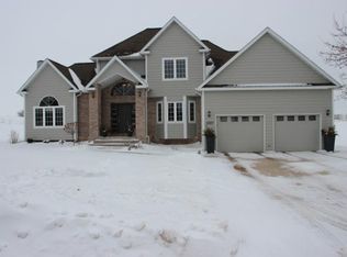 2307 Marti Dr, Milford, IA 51351