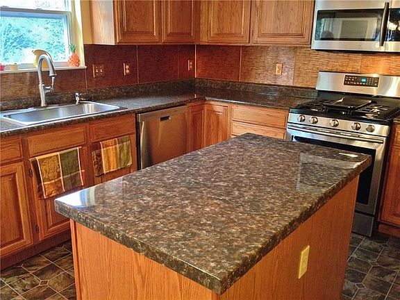 3rd image of 607 Tallyho Dr