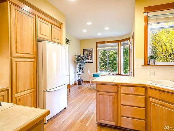 Eat in kitchen with gas range