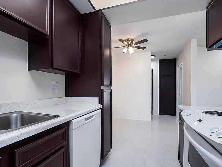 347 Roosevelt St #4A — Photo 6