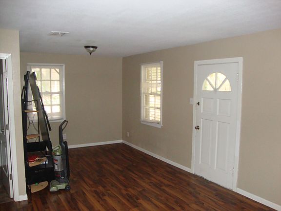 2nd image of 1102 E Loma Vista Ave