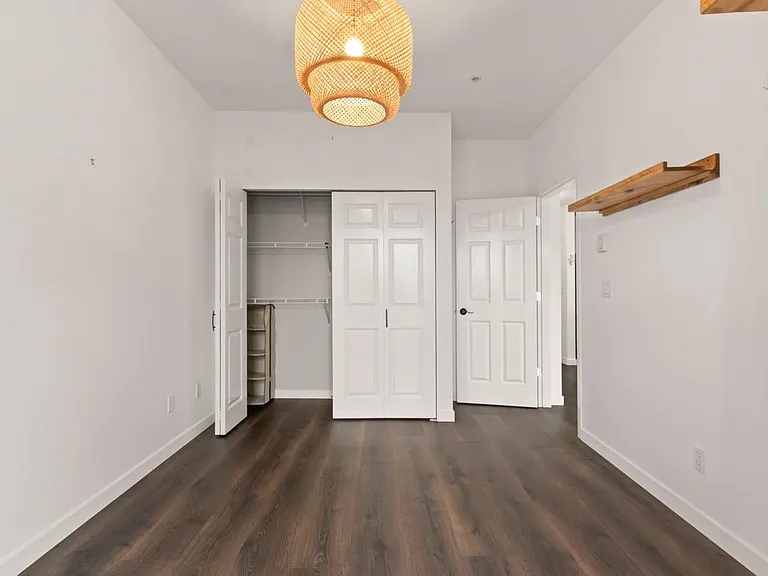 580 Raven Woods Dr #405 — Photo 17
