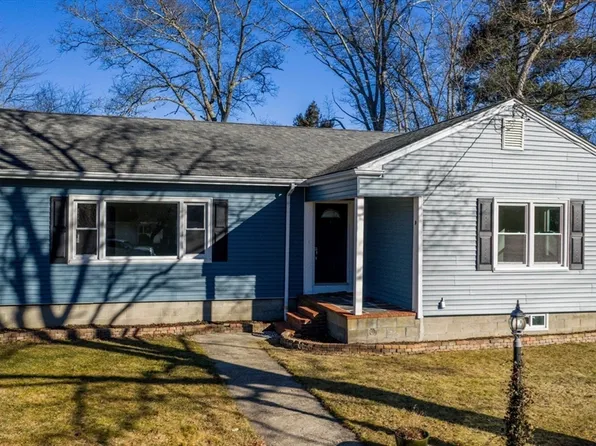 25 Pershing Ave, Acushnet, MA 02743