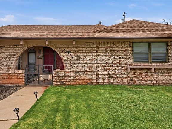 3rd image of 11917 Camelot Pl
