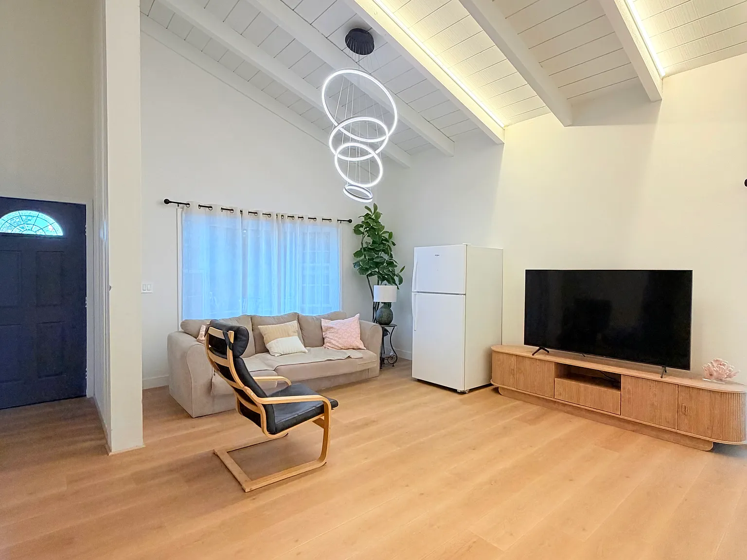7 bed, 3000 sqft, $1,500 — Photo 3