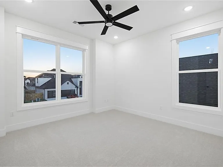431 Hedge Dr — Photo 24