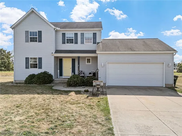720 Holly St NE, Bolivar, OH 44612