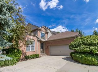 1983 Dunham Dr, Rochester, MI 48306