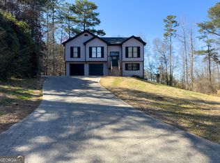 1305 Country Acres Ln, Lawrenceville, GA 30045