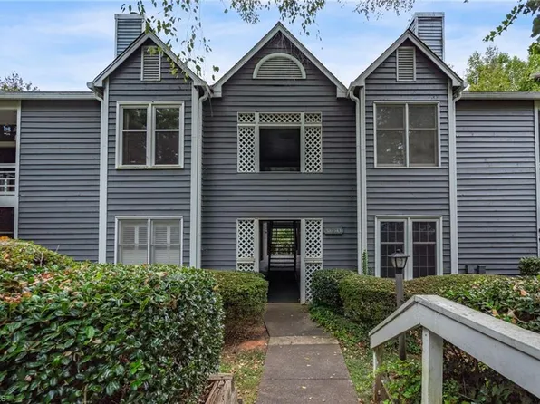 388 Meadows Cir, Winston Salem, NC 27104