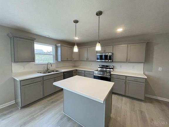 4th image of 135 Holly Oak Ct